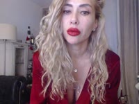 Sono uno spirito avventuroso avvolto da un fascino sensuale, una donna che sa giocare col fuoco e mantenerlo acceso. La mia curiosità mi trascina in nuove esperienze selvagge e il mio arguto ingegno rende le cose deliziosamente imprevedibili. Indosso il mio sorriso come un invito segreto e la mia sensualità danza appena sotto la superficie, in attesa del momento giusto per accendersi. La seduzione è un