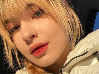 naughty cam girl masturbating with dildo MarianaMeola