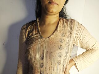 nude cam pic RubbynaKhan