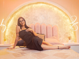 show live AishaCarpenter