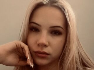 naked camgirl masturbating with vibrator AletaKunde