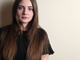 girl showing tits AlfrediaRoubekas