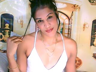 cam girl masturbating with sextoy AzzyGreene