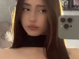camgirl spreading pussy BellaJersiquins