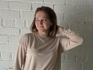 web cam show ChristiaBenoy