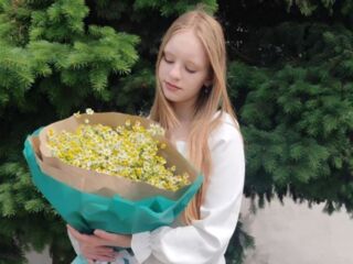 mastubating web cam girl ChristieBrozyna