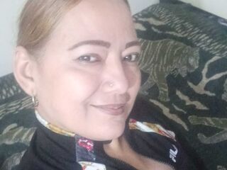 naked girl with cam fingering ClauTaylor