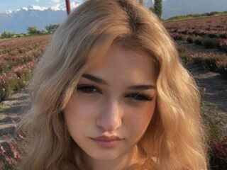 camslut showing tits CloudyFox