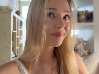 camgirl fingering pussy CoreneSandavol