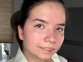 naked cam girl picture DaisyMolen