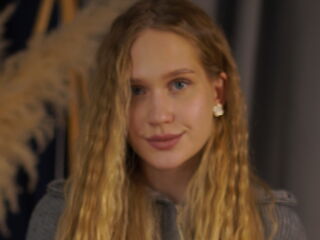 camgirl fingering pussy DamarisWellnitz