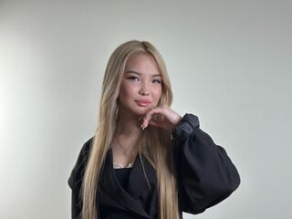 girl showing tits DaphneBaczewski