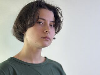 camwhore fingering shaved pussy DoreenTovrea