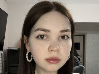 free chat room EmiliRoyzi