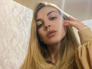 masturbating cam girl EmilyHollister