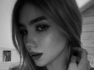 fingering cam girl EmmaBlond