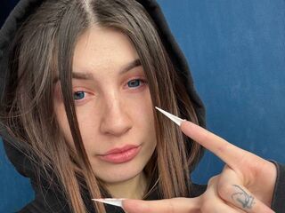 camgirl fingering shaved pussy FemidaBrown