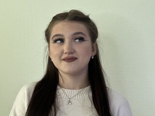 cam girl masturbating with dildo FridaChoiniere