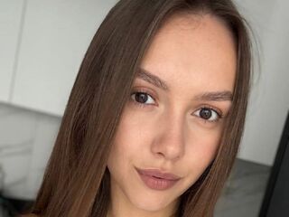 topless camgirl GeralynSchuck