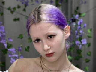 naked camgirl masturbating with vibrator GinnyCaty