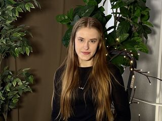camwhore masturbating with sextoy JeanetteKama