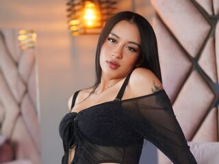 camslut fingering shaved pussy KaisaCurt