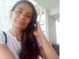 cam girl playing with sextoy KasandraVixen