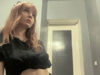 masturbating webcamgirl KatheSanagustin