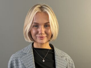 topless camgirl KeriGarrard