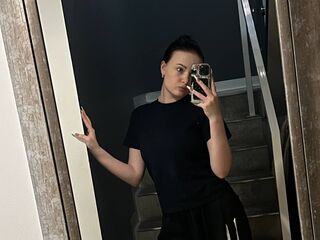 kinky video chat performer KiraBentley