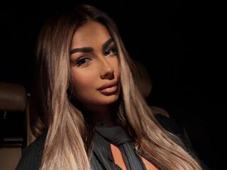 topless cam girl LeylaBunny