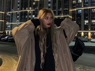 nude camgirl picture LizaKitchin