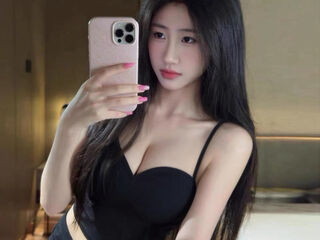 live webcam performer LouiseEve