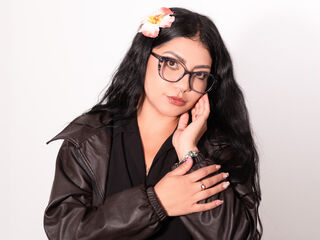 naked webcamgirl LunaBlur