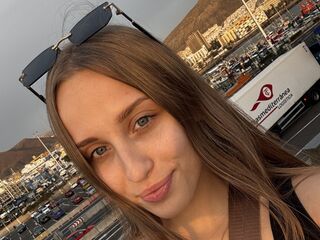 topless camgirl LunaDarkwood