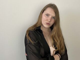 naughty camgirl masturbating MadalineMosman