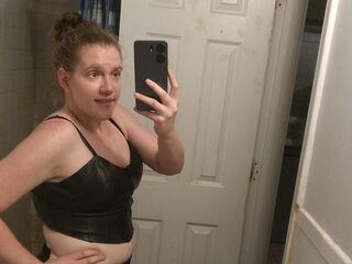 hot strip tease web cam MadiBrown