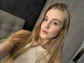 cam girl playing with vibrator MargoRiter