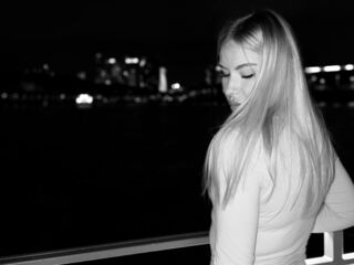 camgirl masturbating MariBrandel
