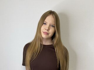 camgirl masturbating with sex toy MariSeason