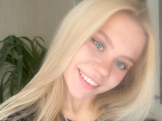 camgirl playing with vibrator MarlenaBalceiro