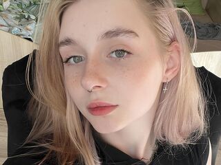 camwhore fingering shaved pussy MiaMerek