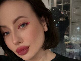 camgirl showing tits MiaPeaches