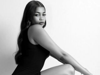 camgirl masturbating with vibrator MilaJohn