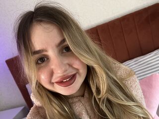 camgirl fingering bald pussy MilaLa