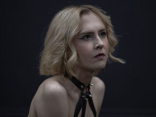 camwhore fingering pussy MilaVeyra