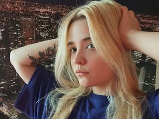 hot cam girl MonnieMoniz