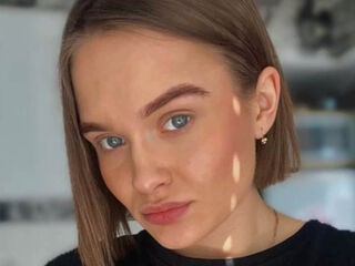 adult chatroom MyriamQuinnan
