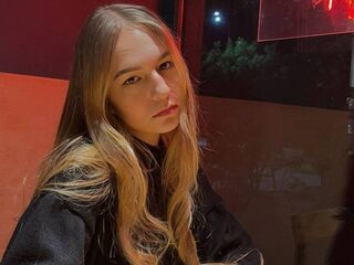 fingering NellMocarski