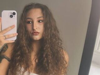 kinky webcam model NicholMikrot